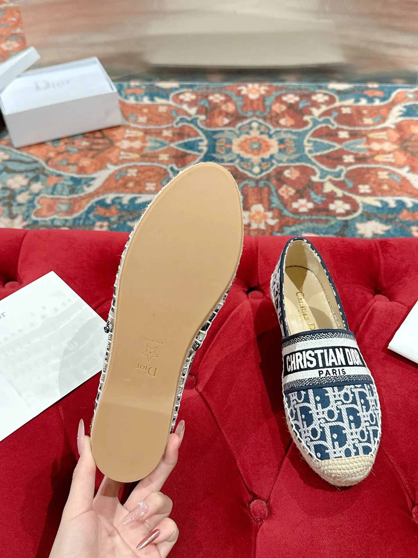 👟👟Ex-factory price 440👟👟 Dior DIOR's new popular early spring fisherman shoes 🆕 Simple, elegant and fashionable, timeless and timeless, it is a classic that will never fade away in the fashion circle, retro fisherman shoes. Original hand-woven surface, electric embroidery technology! Specific cloth surface and rubber outsole. Code number: 35-39 (40.41 customized, non-refundable)